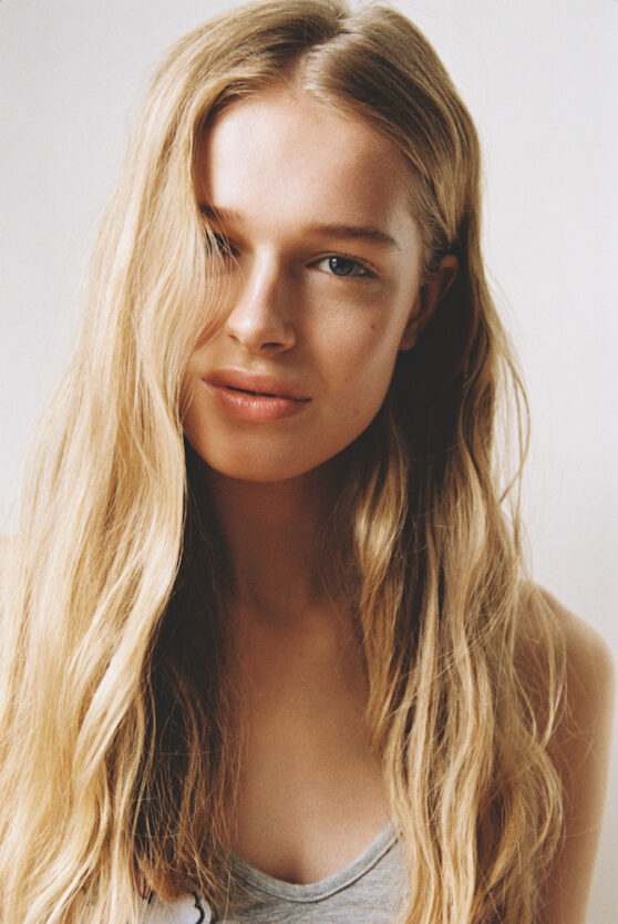 FOREVERYOUNG| Sonia Deveney - Make-Up Artist